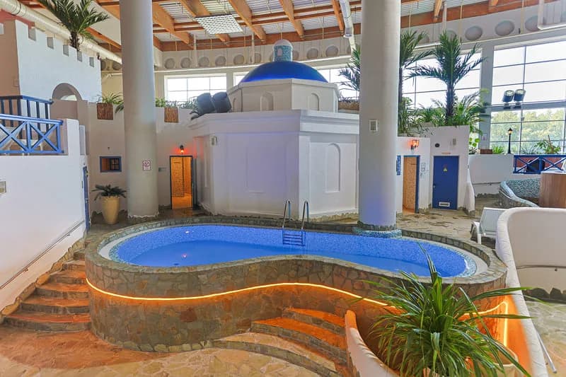 Бассейн, хаммам и парные Мореон SPA