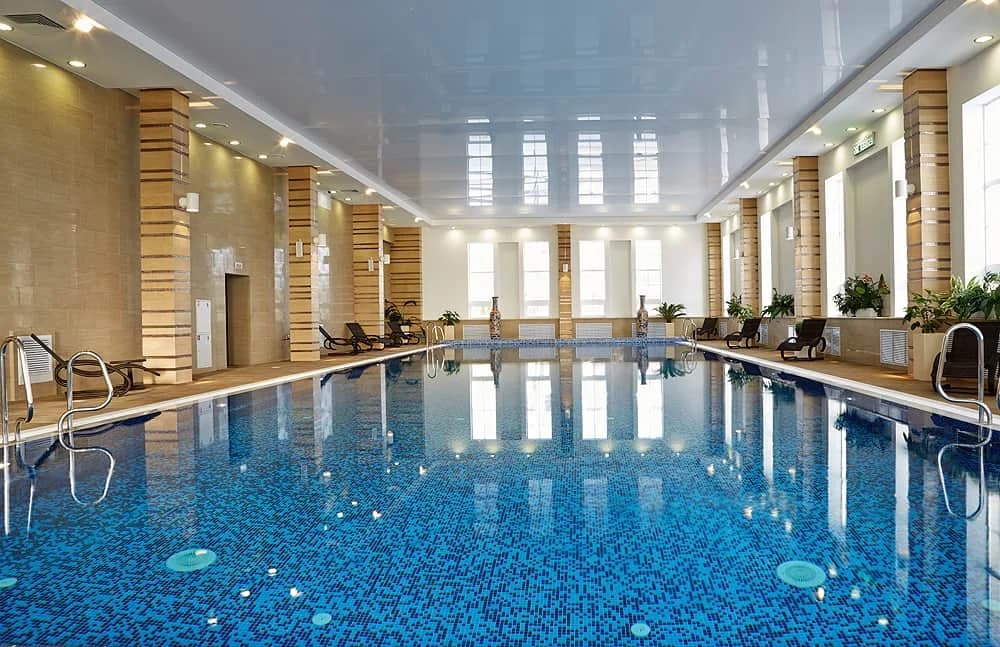 Бассейн и тренажёрный зал Грумант Resort & SPA