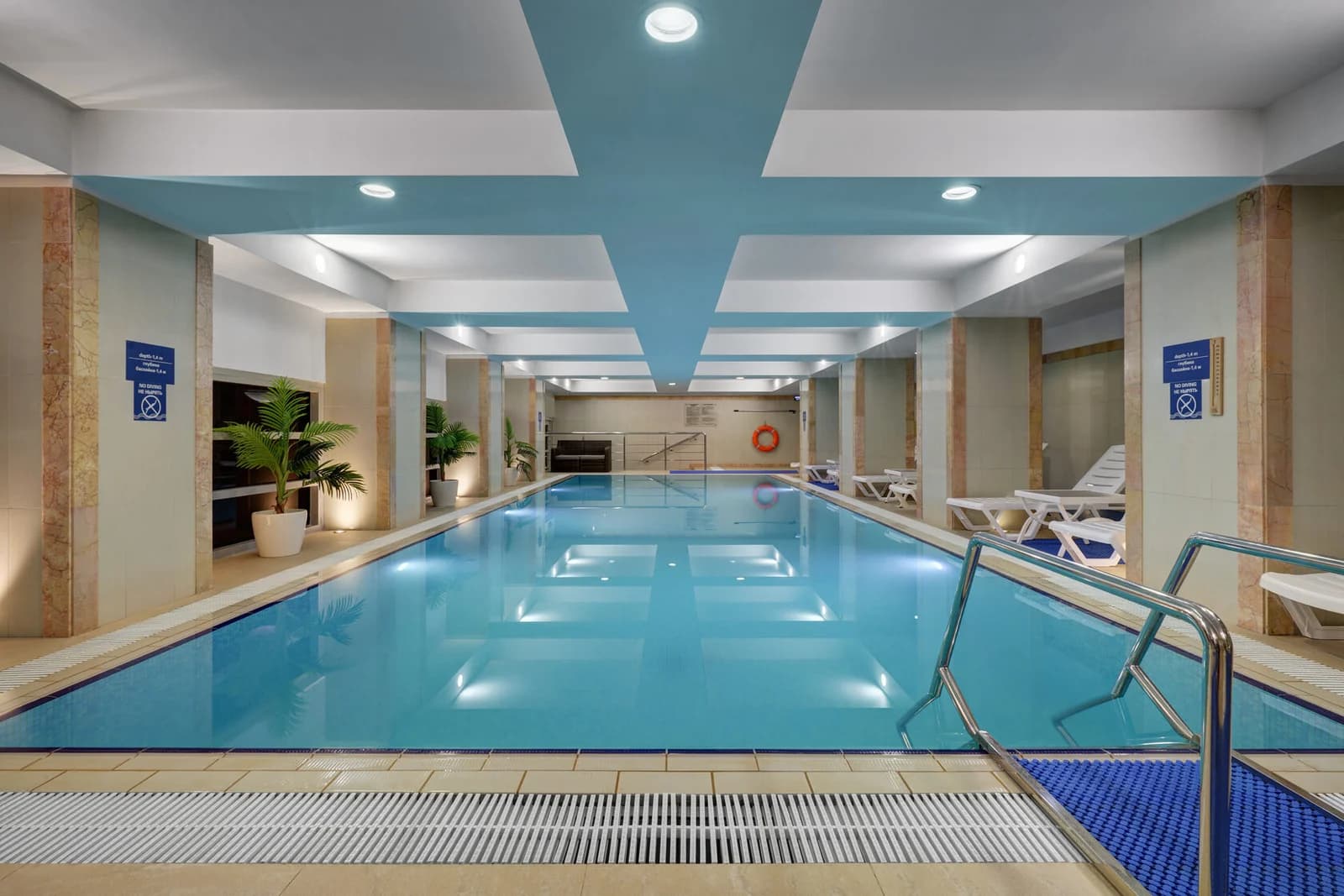 Бассейн, аквазона и фитнес-центр Hilton Москва Ленинградская