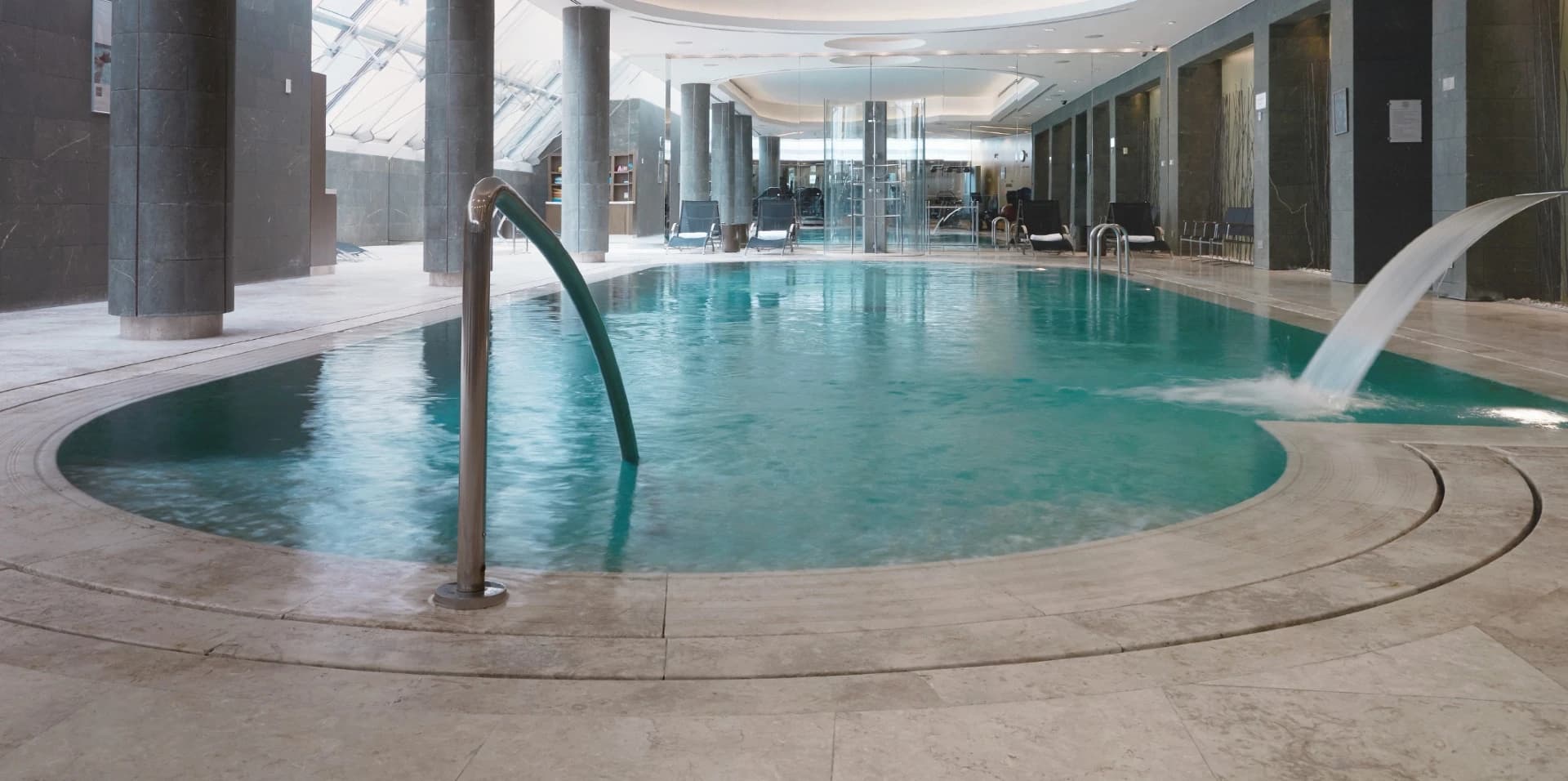 Бассейн Pürovel Spa & Sport в Swissôtel Красные Холмы