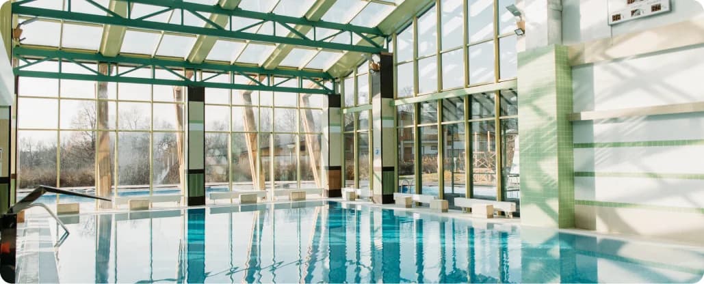 Панорамный бассейн и сауны Welna Eco SPA resort в Тарусе