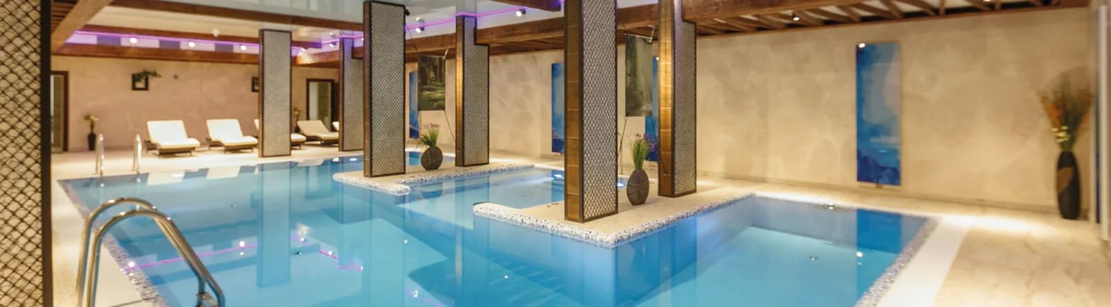 Бассейн SPA-комплекса парк-отеля «Орловский»