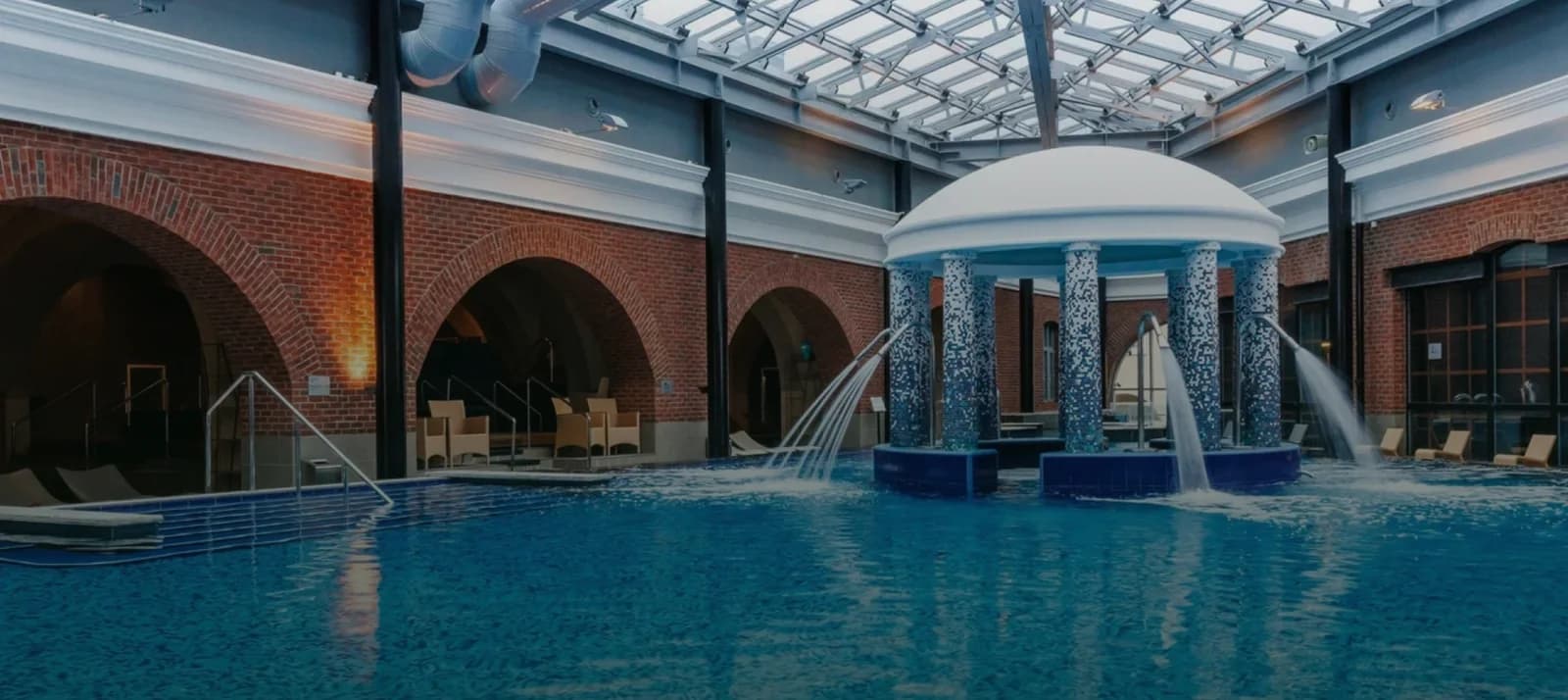 Бассейн и wellness-пространства Palace Bridge Hotel